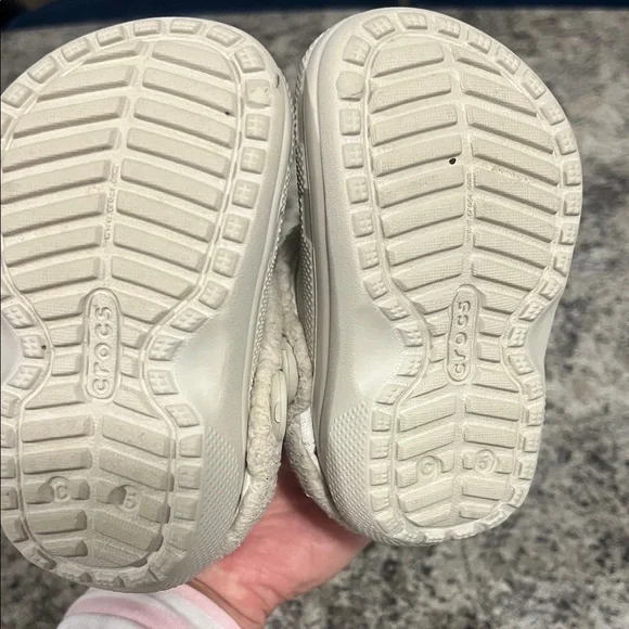 CROCS Kids Fuzzy Lined Slippers - Cream - Picture 3 of 5